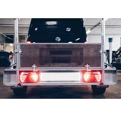 Anhänger. Diese Leuchten sind Pflicht. Anhänger. Diese Leuchten sind Pflicht.